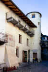MaisonLaTour.jpg (259455 byte)