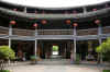 Tulou4.jpg (232011 byte)