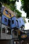 HundertwasserVillage8.jpg (221326 byte)