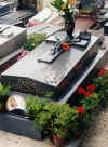 PereLachaise Piaf.jpg (107881 byte)
