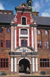 Stralsund_Rathaus_PortaleOvest.jpg (130595 byte)